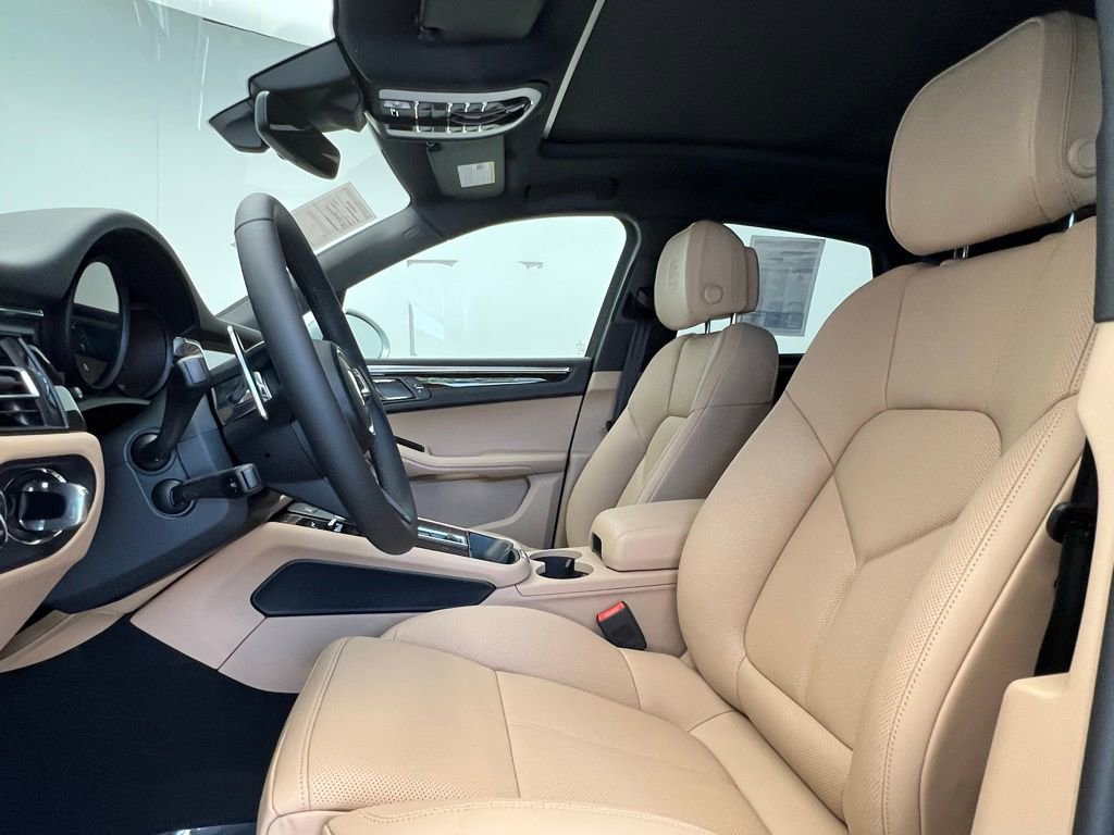 Used 2025 Porsche Macan image 5