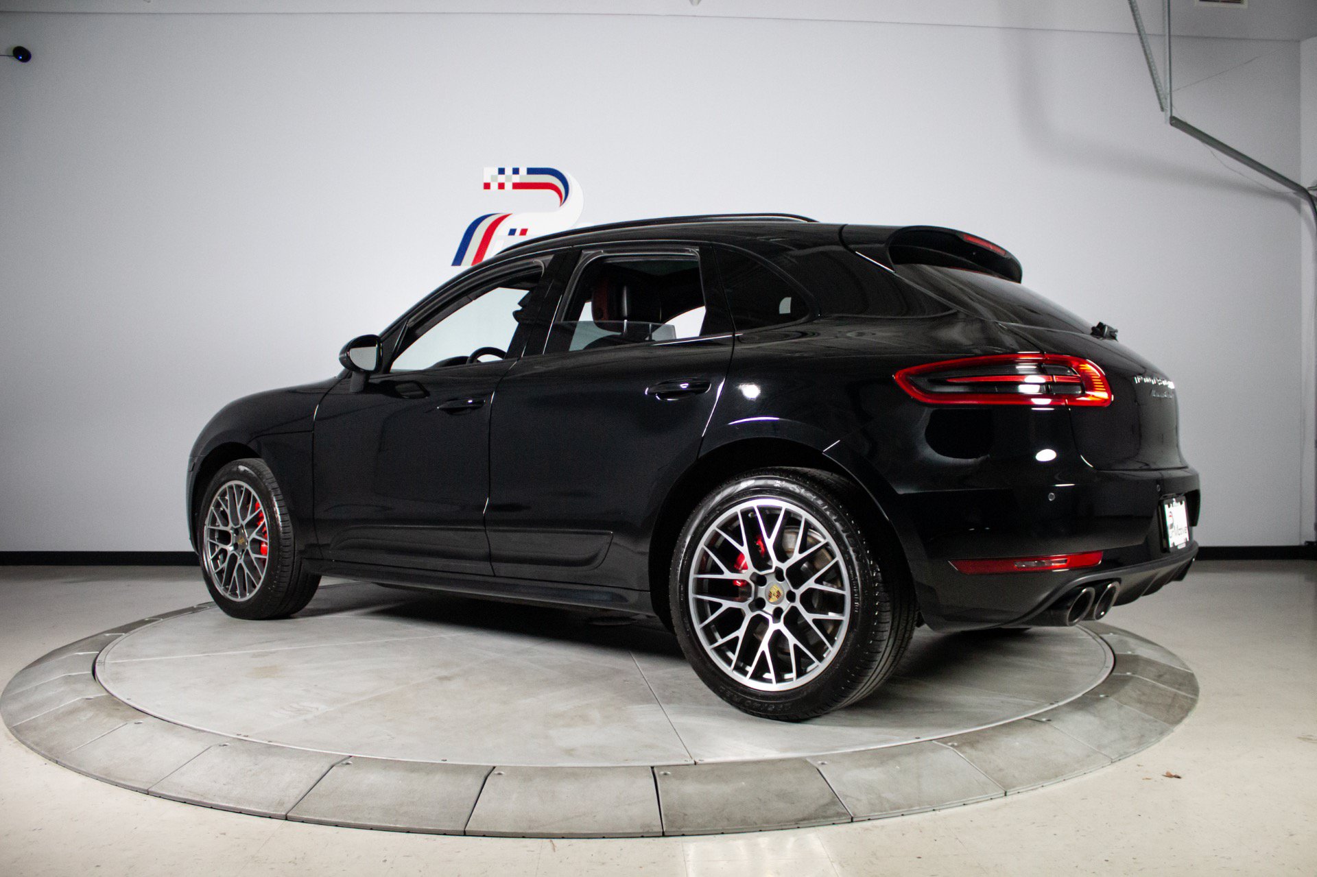 Used 2018 Porsche Macan Turbo AWD/4WD image 5