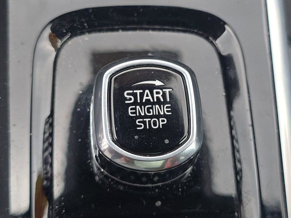 Used 2023 Volvo XC60 B5 Core w/ Climate Package image 32