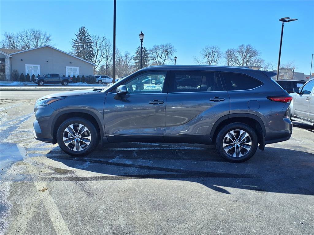 Certified 2021 Toyota Highlander XLE image 35