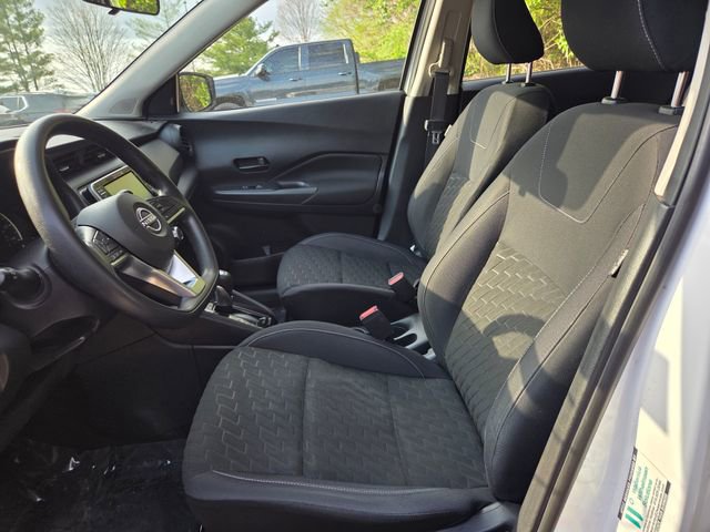 Used 2022 Nissan Kicks S image 8