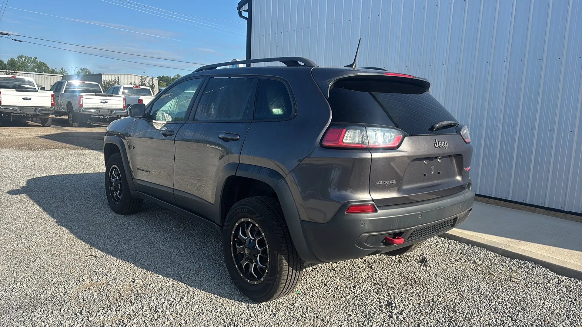 Used 2019 Jeep Cherokee Trailhawk AWD/4WD image 3