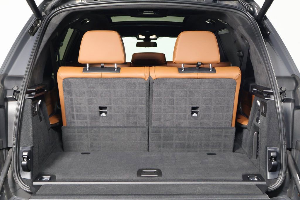 Used 2022 BMW X7 M50i image 15