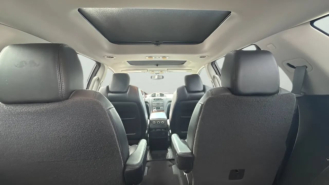 Used 2011 Buick Enclave CXL AWD/4WD image 7