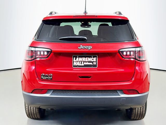 Used 2025 Jeep Compass Latitude w/ Altitude Special Edition image 5