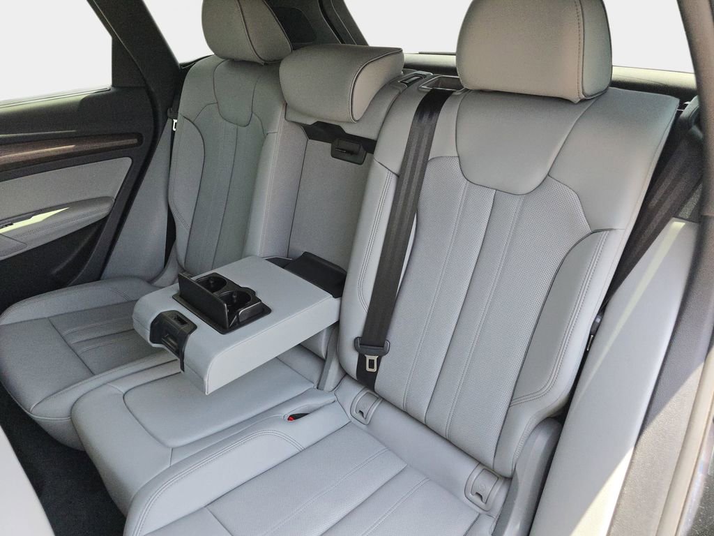 Used 2024 Audi Q5 e Premium Plus w/ Premium Plus Package AWD/4WD image 17