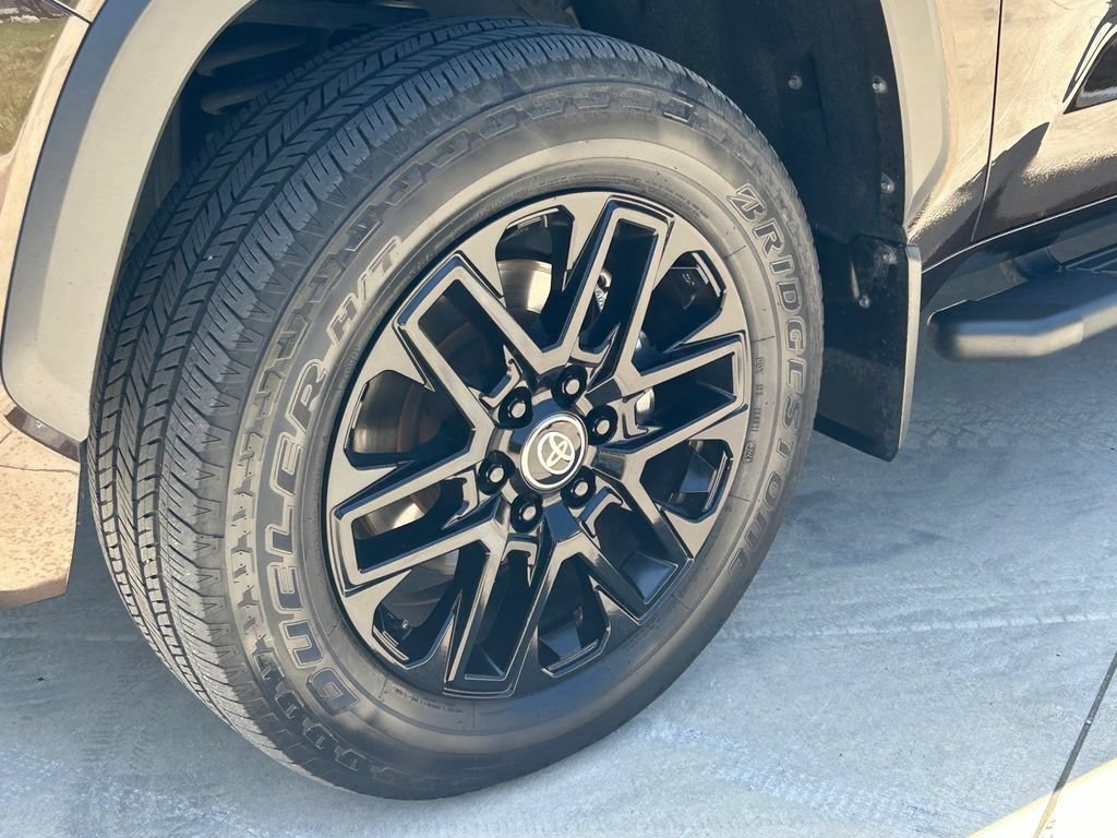 Used 2025 Toyota Tundra Limited AWD/4WD image 9