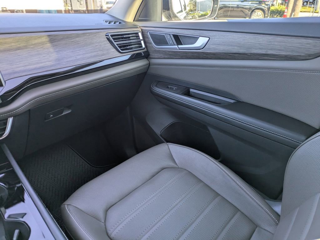 Used 2024 Volkswagen Atlas SEL image 18