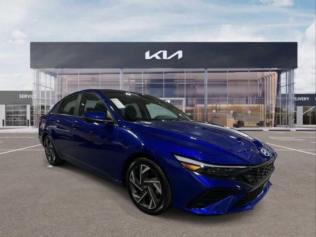 Used 2024 Hyundai Elantra Limited image 2