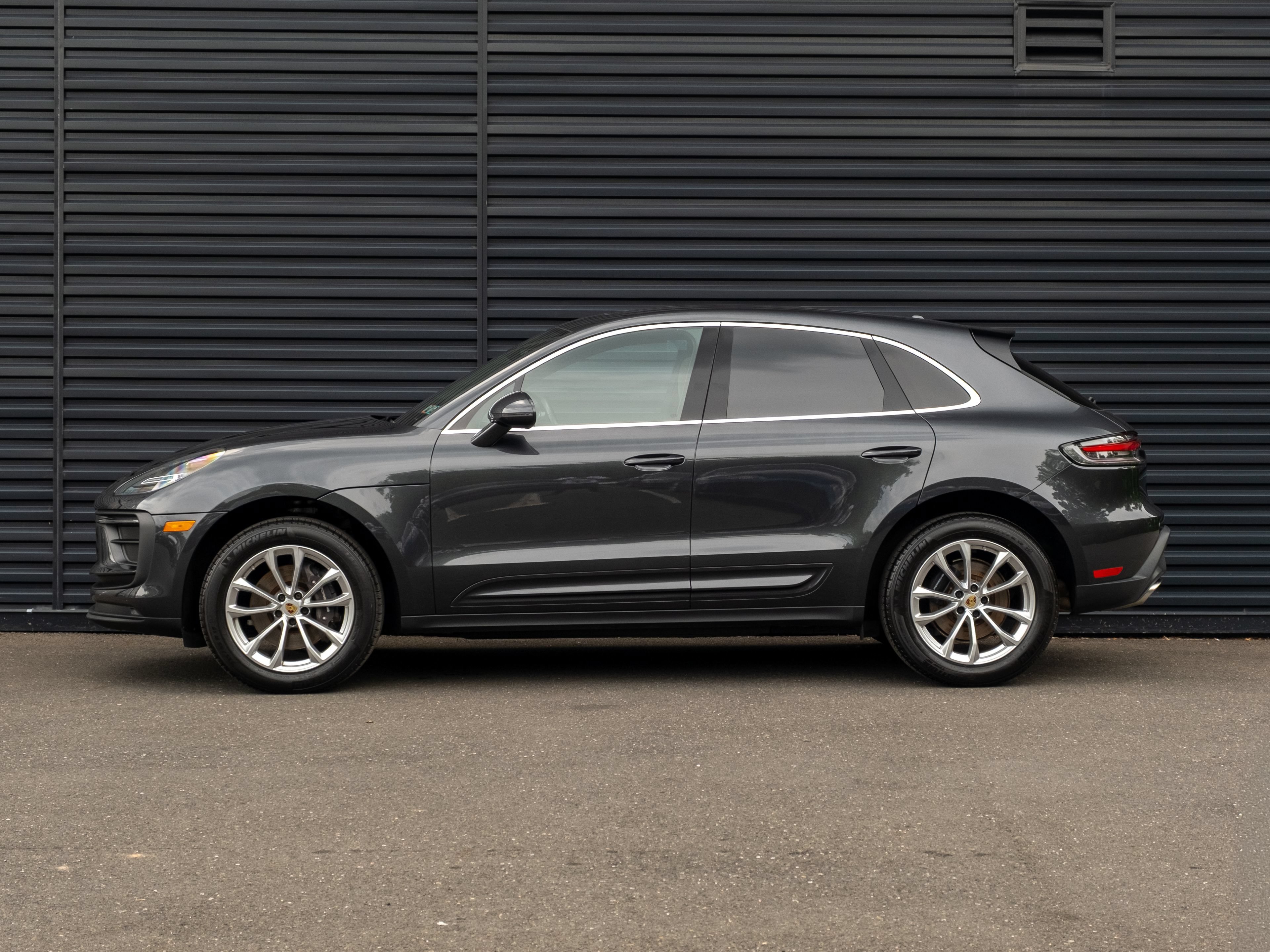 Certified 2023 Porsche Macan AWD/4WD image 2