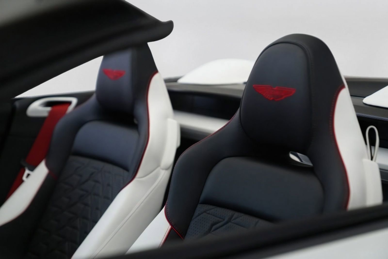 New 2026 Aston Martin Vanquish Convertible RWD image 4