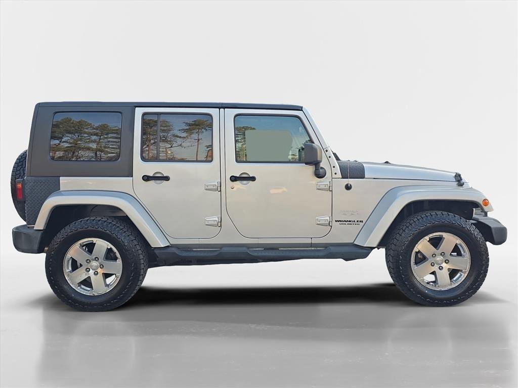 Used 2009 Jeep Wrangler Unlimited Sahara w/ Dual Top Group image 6