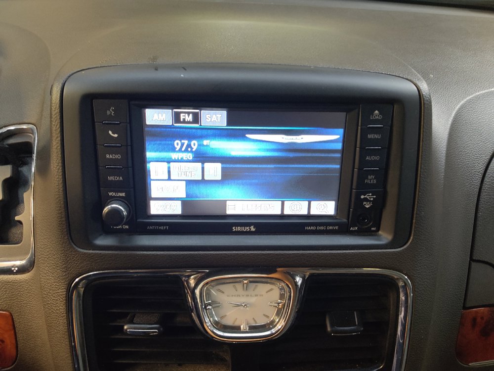 Used 2015 Chrysler Town & Country Touring w/ Driver Convenience Group FWD image 25