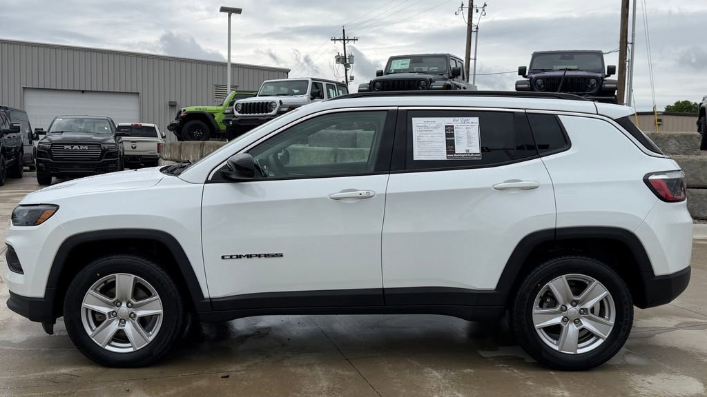 Used 2022 Jeep Compass Latitude AWD/4WD image 3