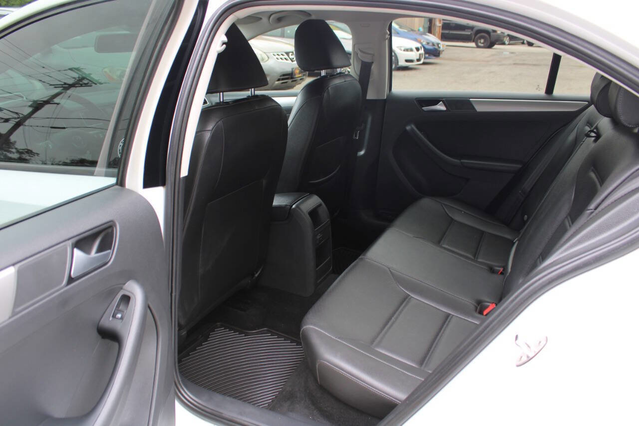 Used 2018 Volkswagen Jetta Wolfsburg Edition image 24