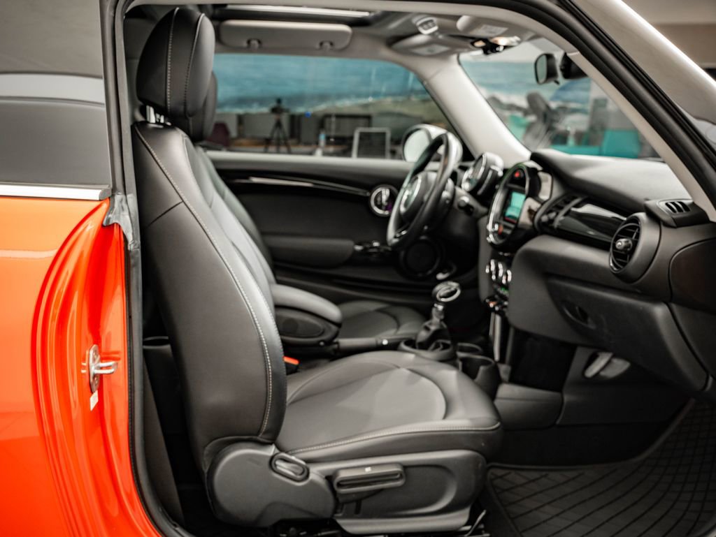 Used 2019 MINI Cooper 2-Door Hardtop FWD image 22