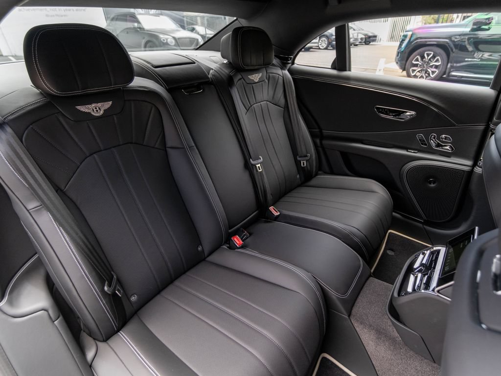 Used 2024 Bentley Flying Spur V8 AWD/4WD image 18