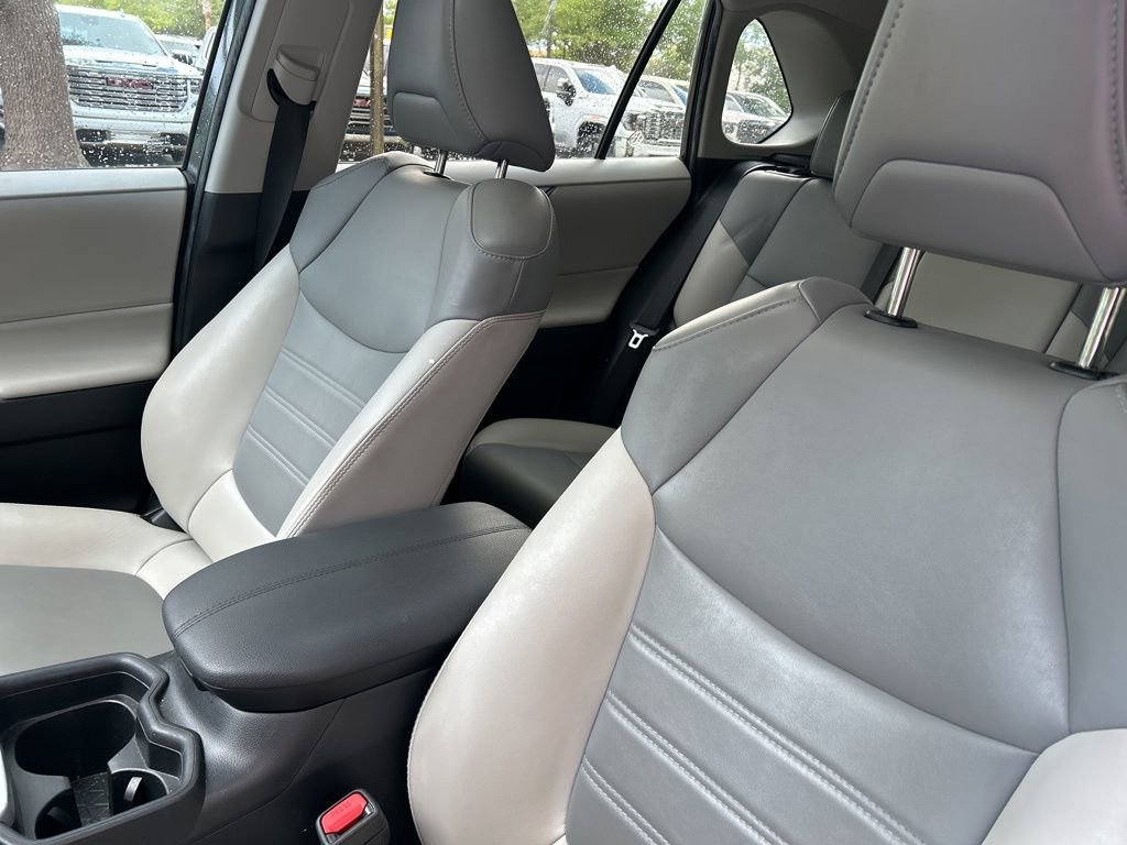 Used 2019 Toyota RAV4 XLE Premium w/ Cold Weather Package FWD image 9