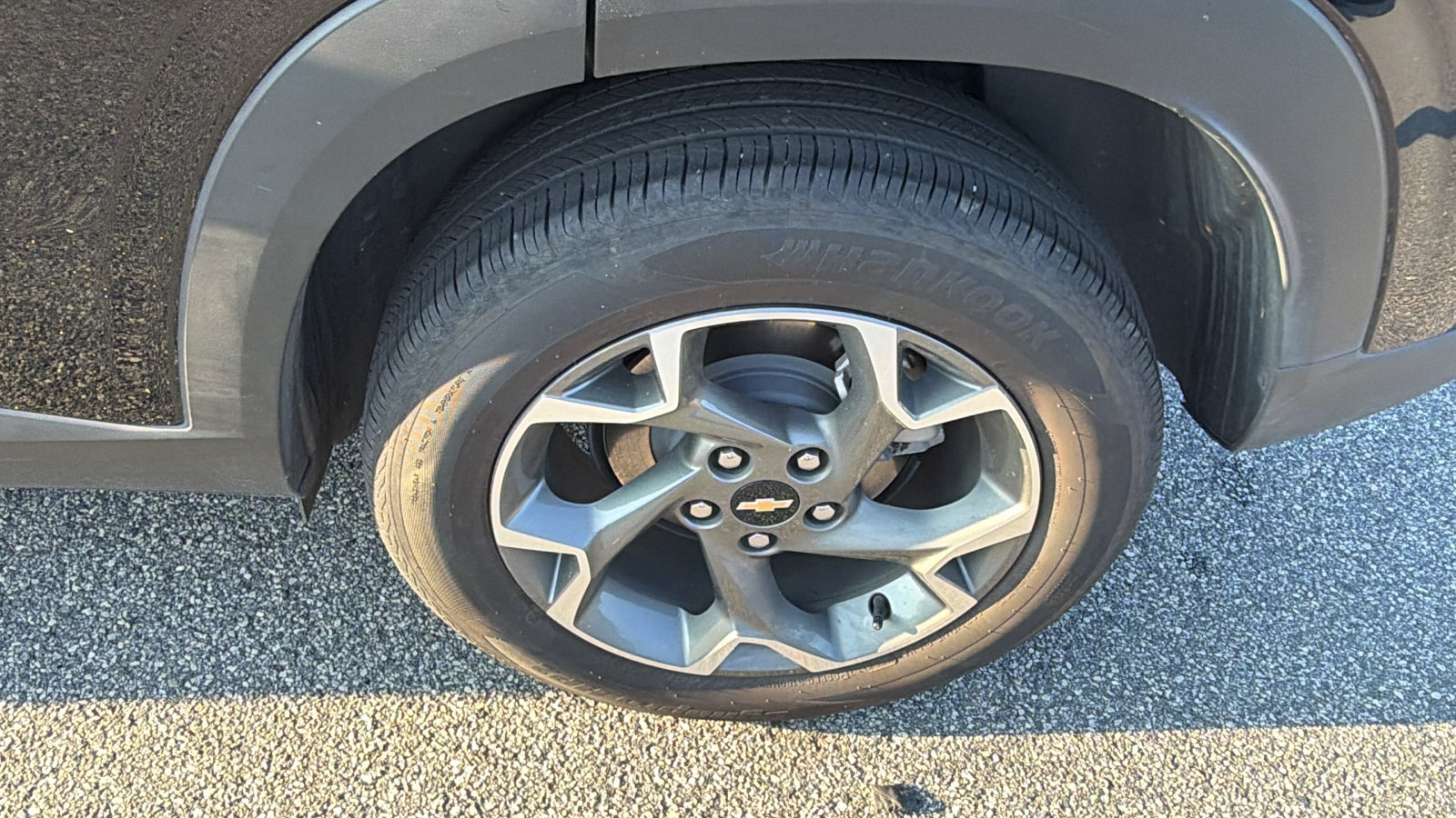 Used 2025 Chevrolet Trax LT FWD image 12