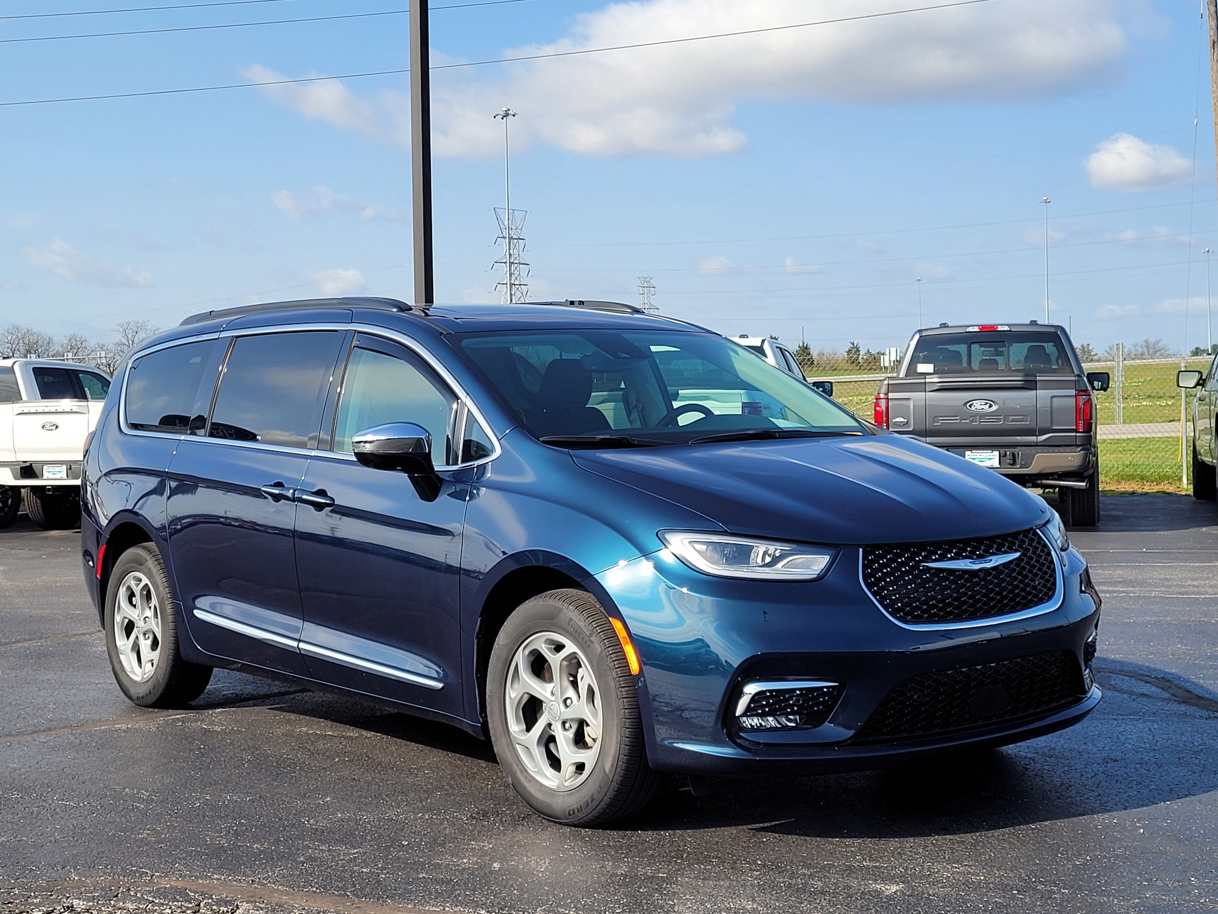 Used 2023 Chrysler Pacifica Limited