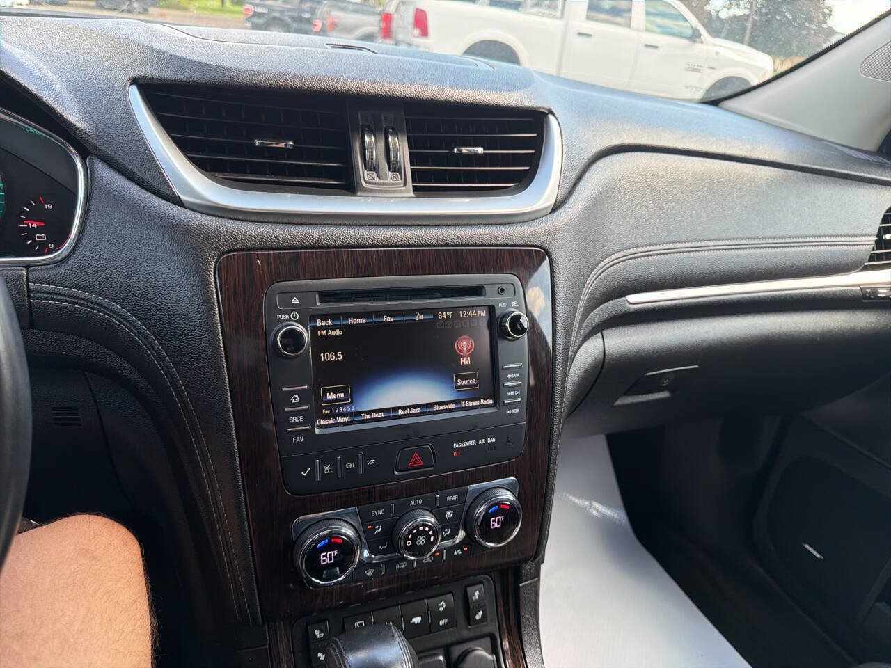Used 2015 Chevrolet Traverse LT FWD image 24
