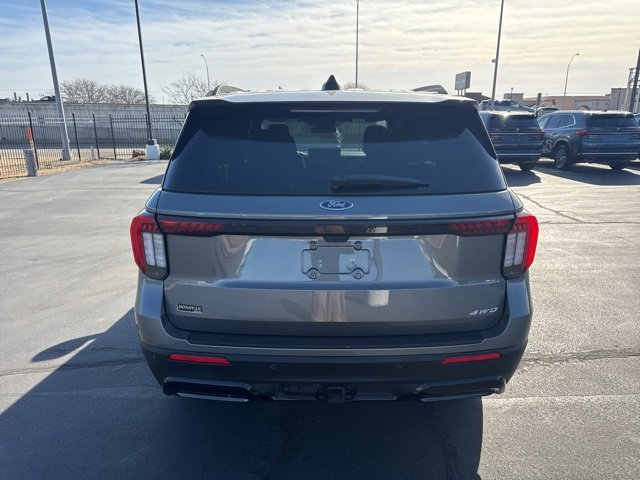 Used 2025 Ford Explorer ST-Line image 4