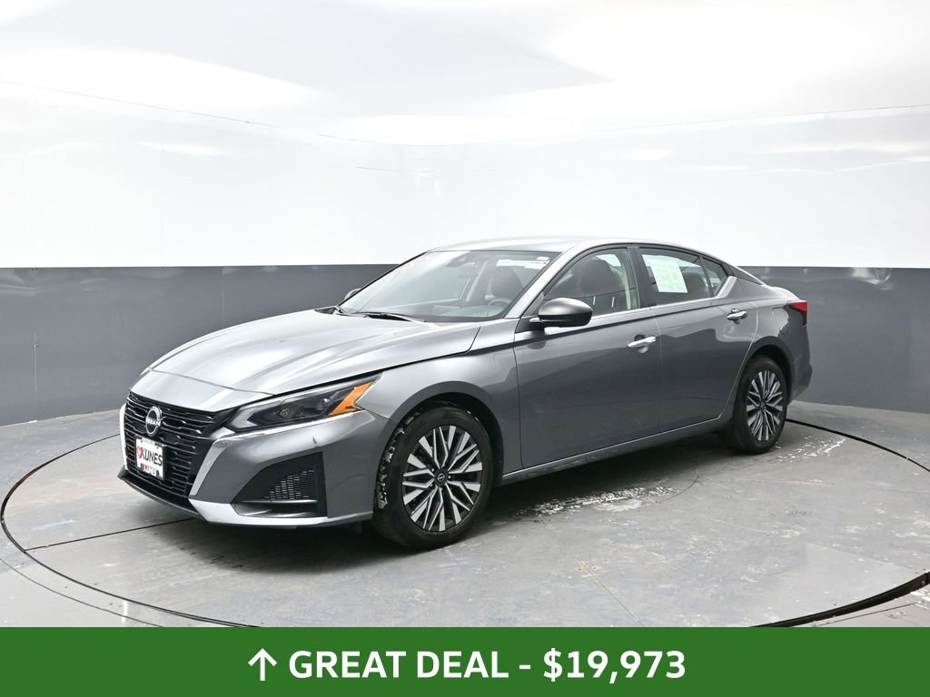 Used 2024 Nissan Altima 2.5 SV image 11