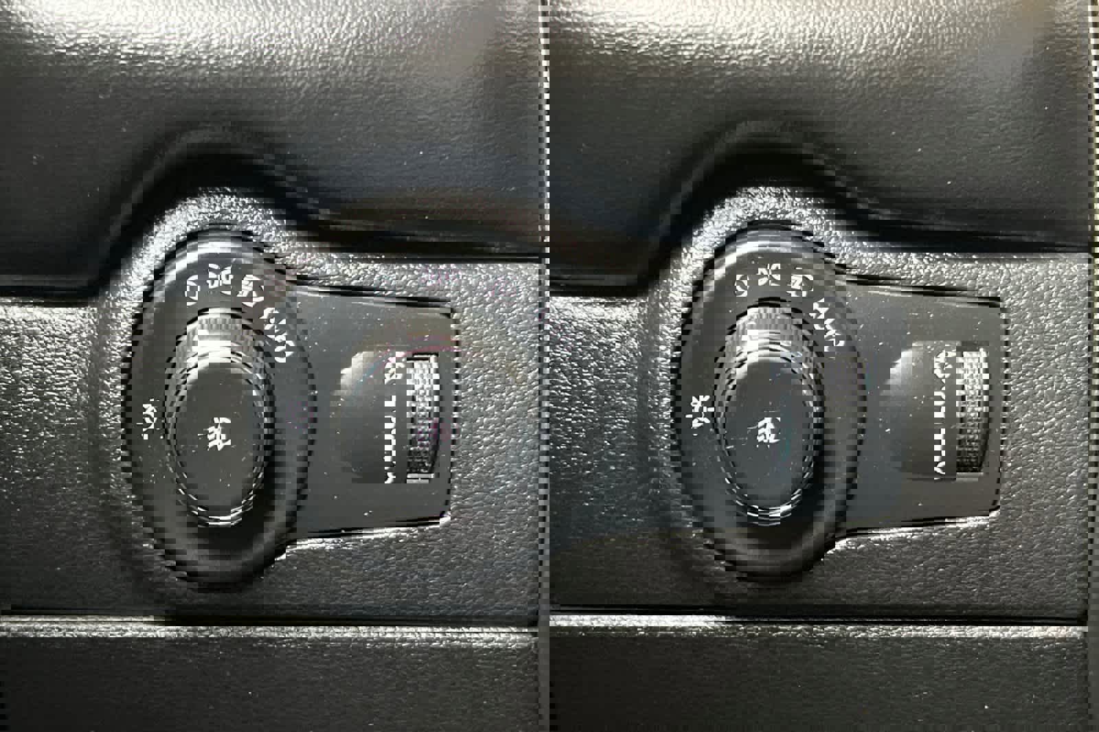 Used 2022 Dodge Durango GT image 31