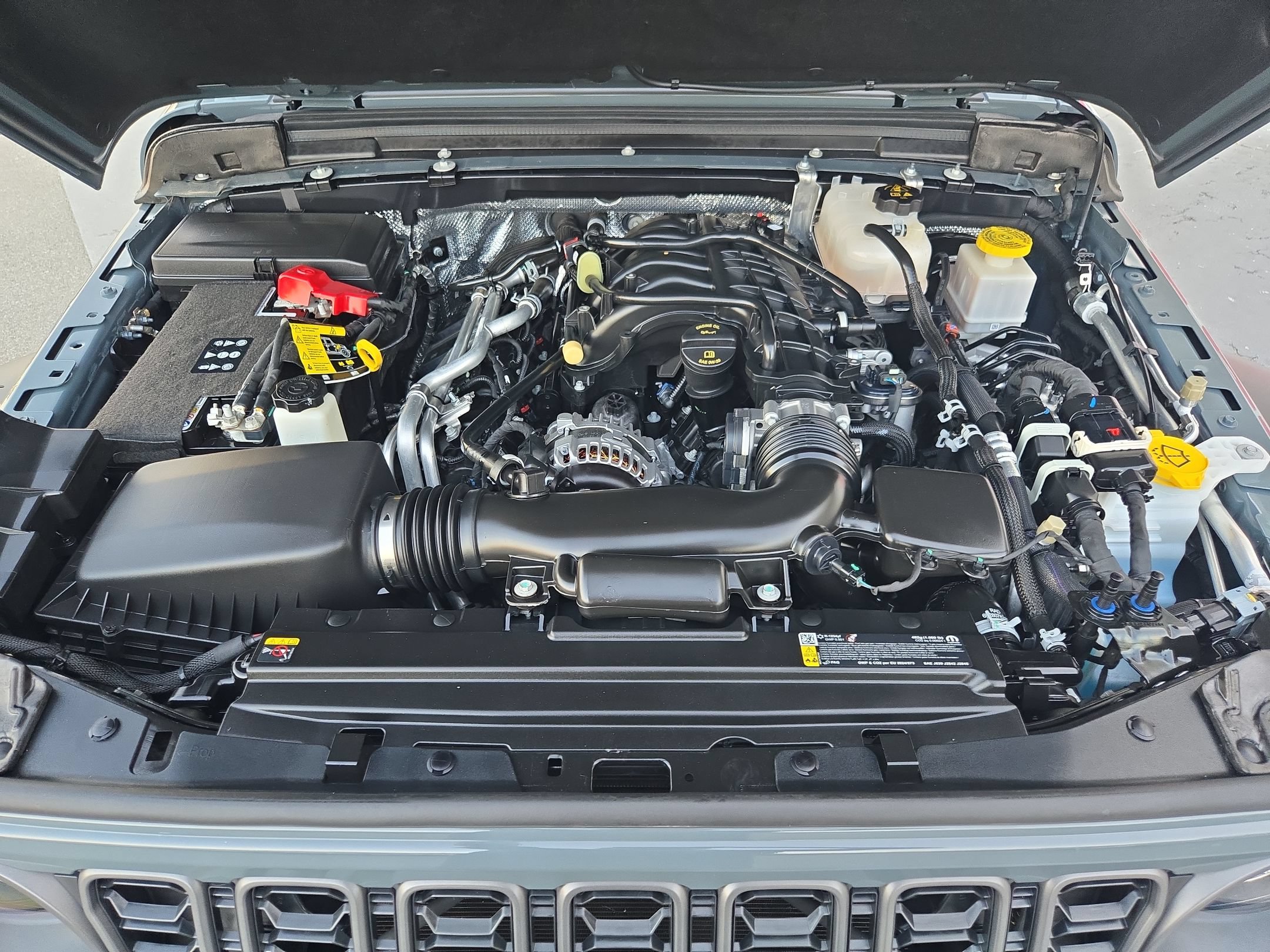 Used 2025 Jeep Gladiator Sport AWD/4WD image 17