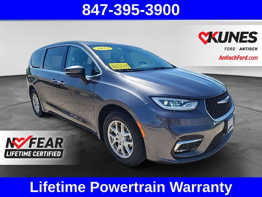 Used 2023 Chrysler Pacifica Touring-L FWD image 1
