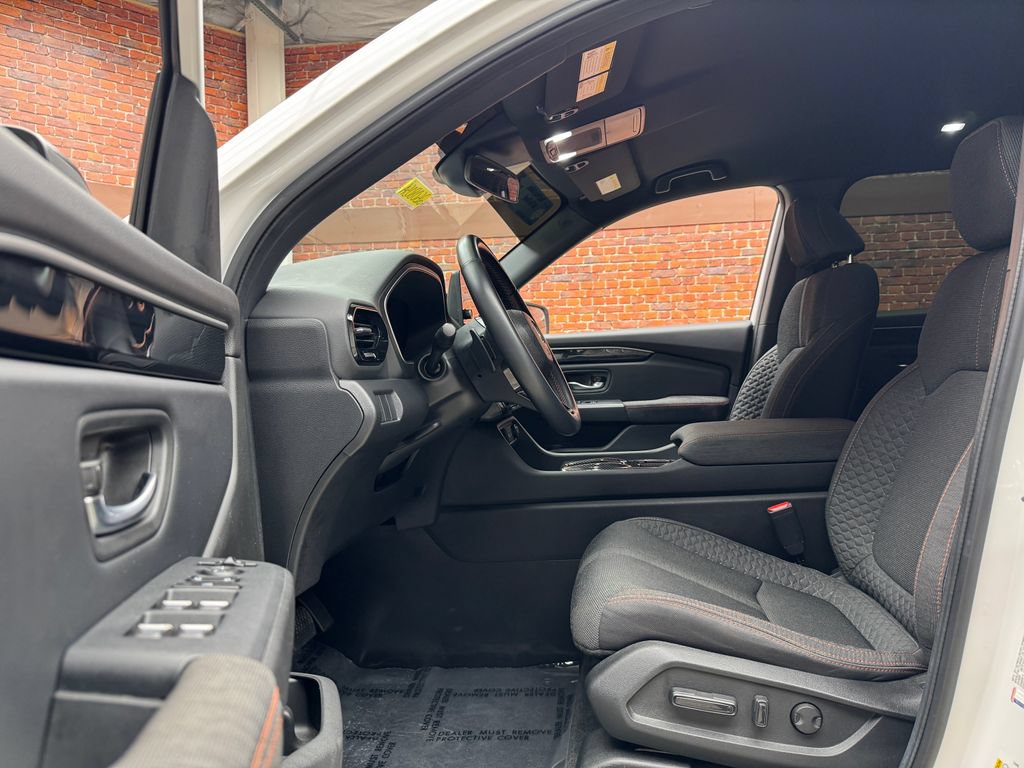 Used 2023 Honda Pilot Sport image 22