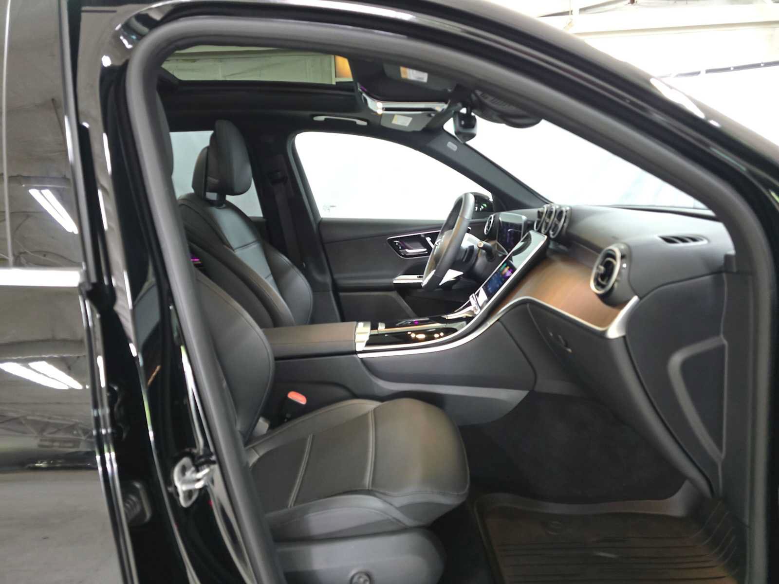 Used 2026 Mercedes-Benz GLC 300 4MATIC image 11