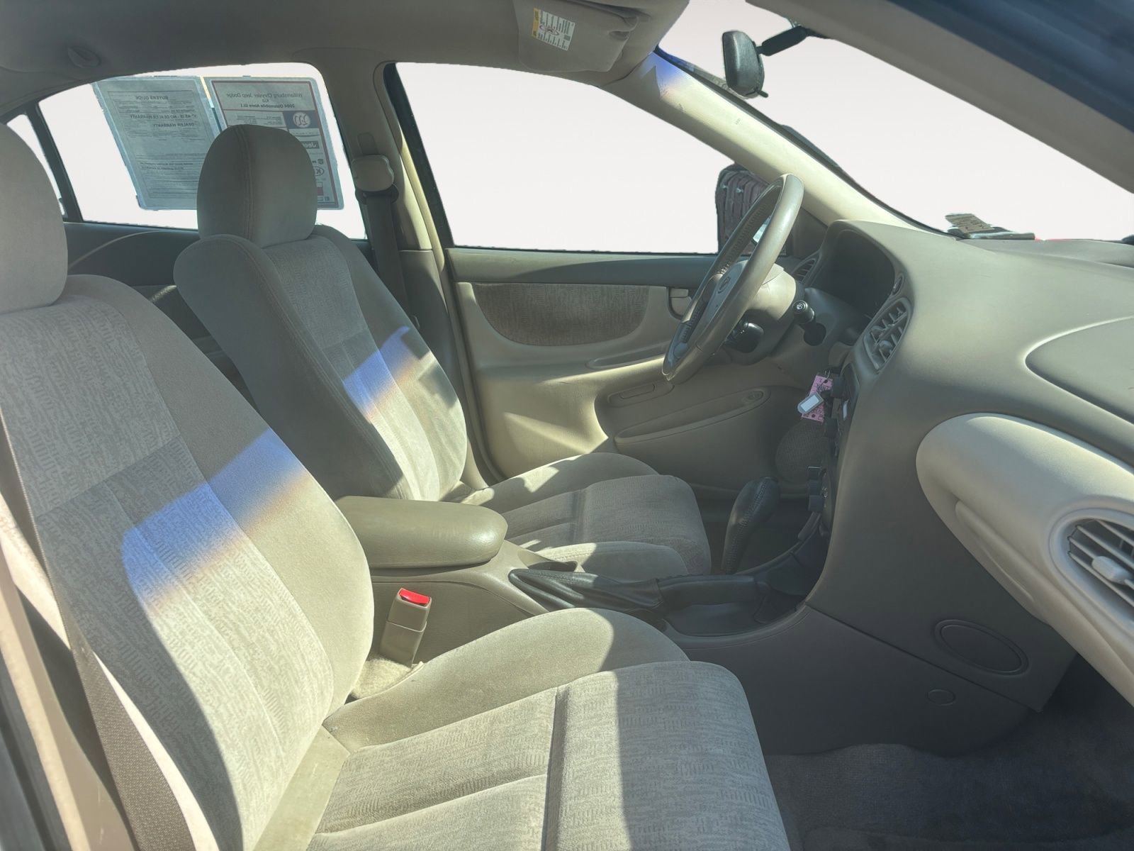 Used 2004 Oldsmobile Alero GL image 15