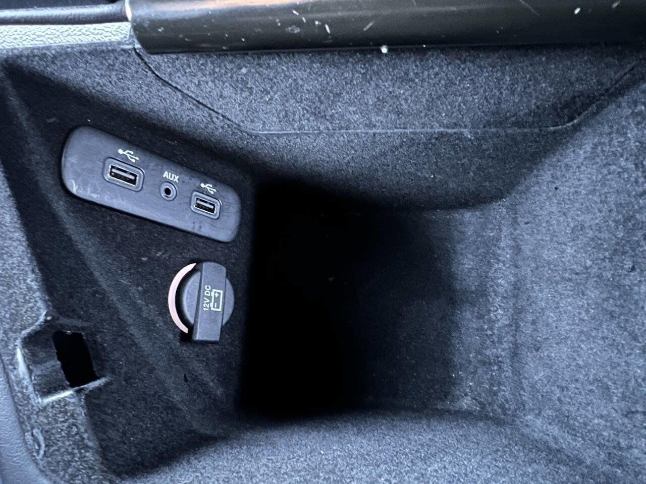 Used 2018 Dodge Challenger SXT image 6