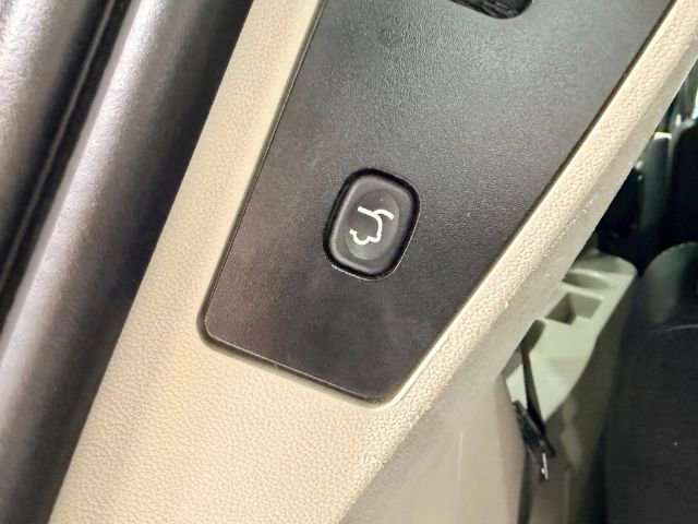 Used 2017 Dodge Grand Caravan SXT image 41