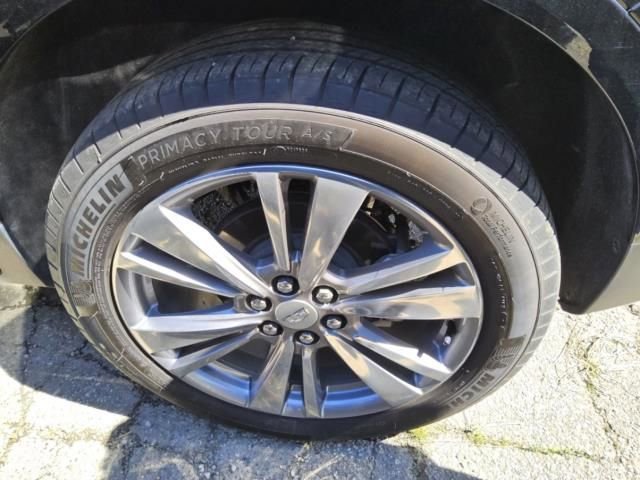 Certified 2025 Cadillac XT5 Premium Luxury w/ Technology Package AWD/4WD image 5