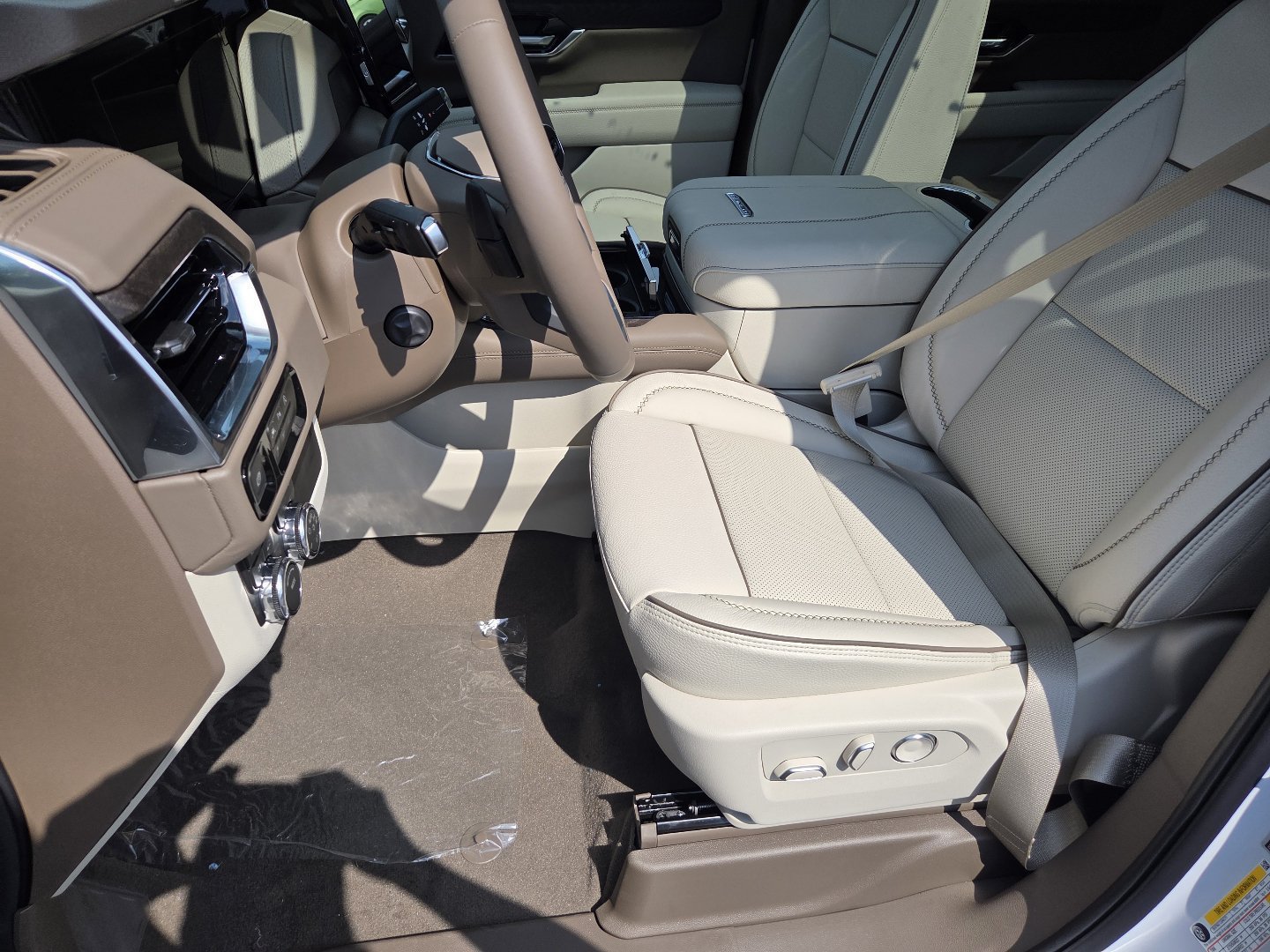 New 2026 GMC Yukon Denali w/ Sun & Power Step Package AWD/4WD image 28