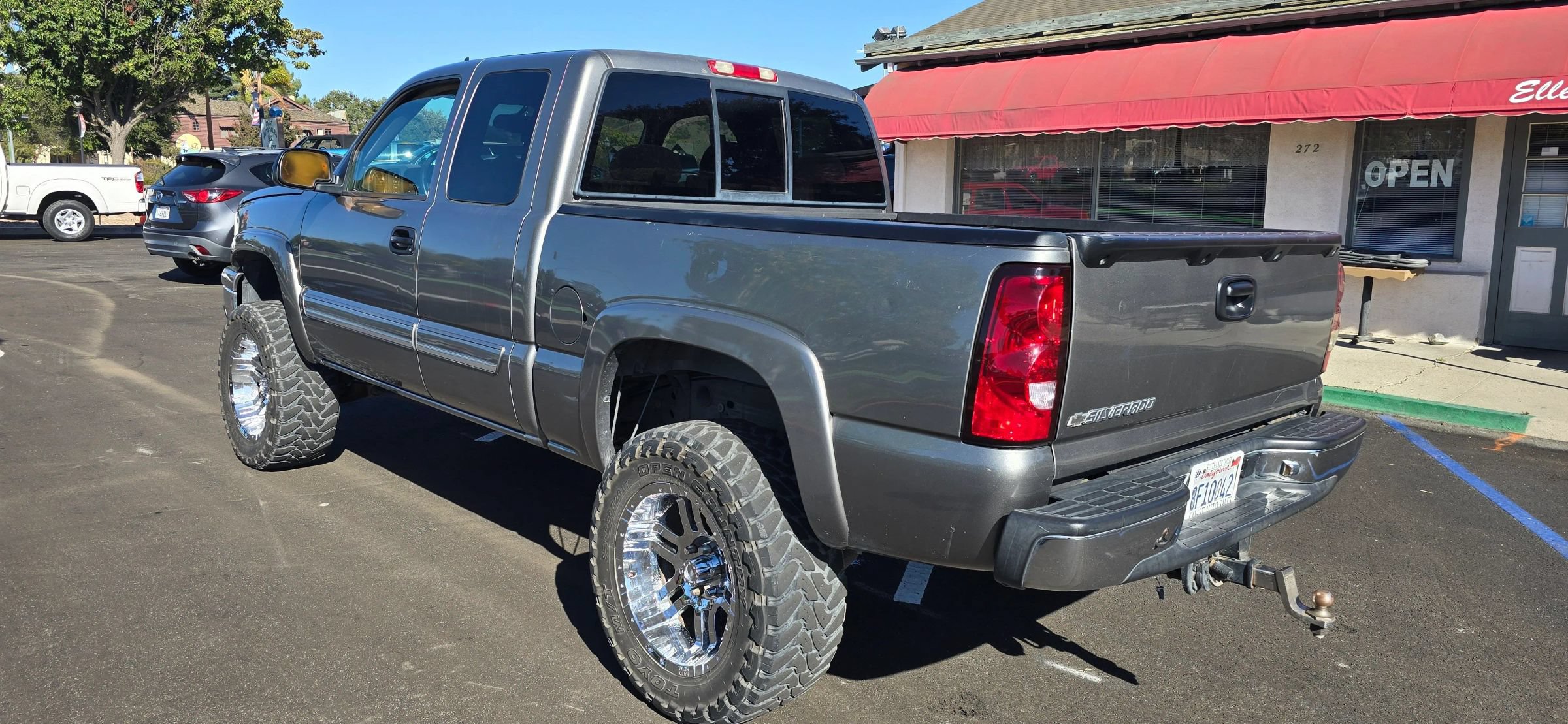 Used 2006 Chevrolet Silverado 1500 LT w/ Light Duty Power Package AWD/4WD image 3