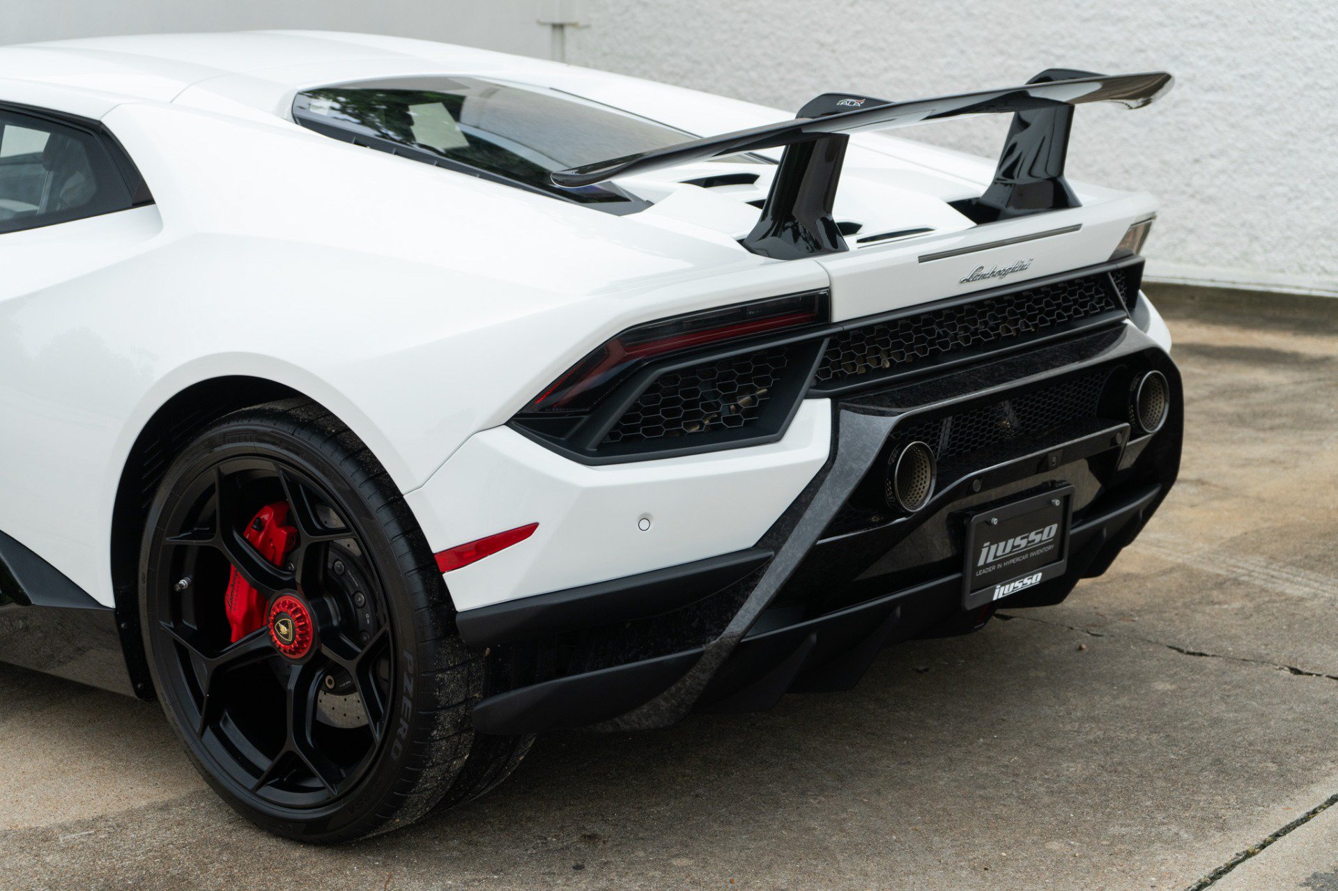Used 2018 Lamborghini Huracan Performante AWD/4WD image 14