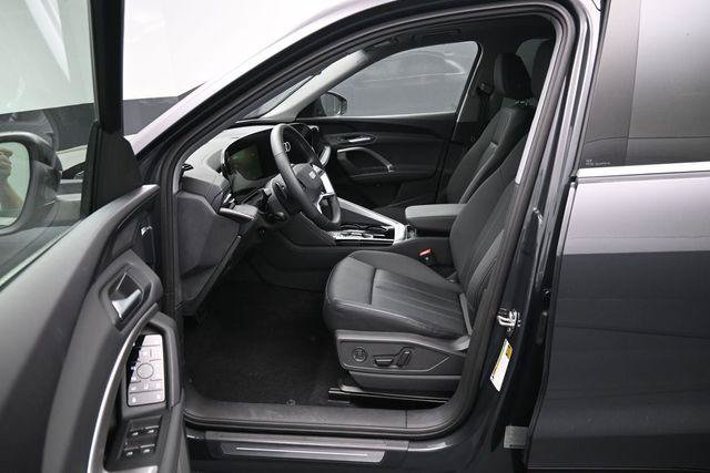 Certified 2025 Audi Q5 Premium w/ Convenience Package AWD/4WD image 9