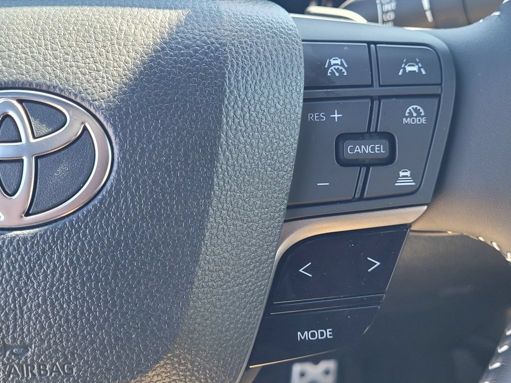 Used 2025 Toyota Camry SE AWD/4WD image 15