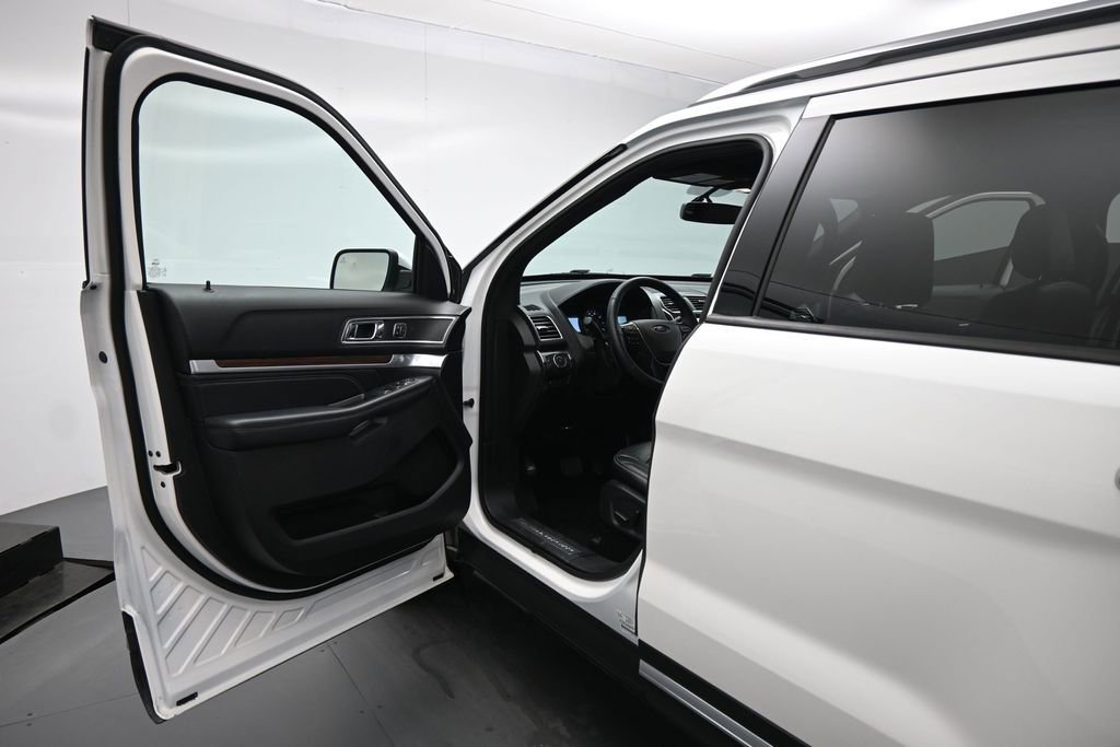 Certified 2019 Ford Explorer Limited FWD image 9
