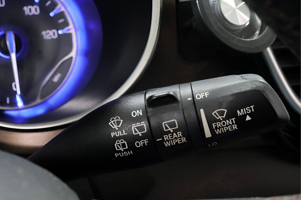 Used 2018 Chrysler Pacifica Touring-L w/ Tire & Wheel Group image 18