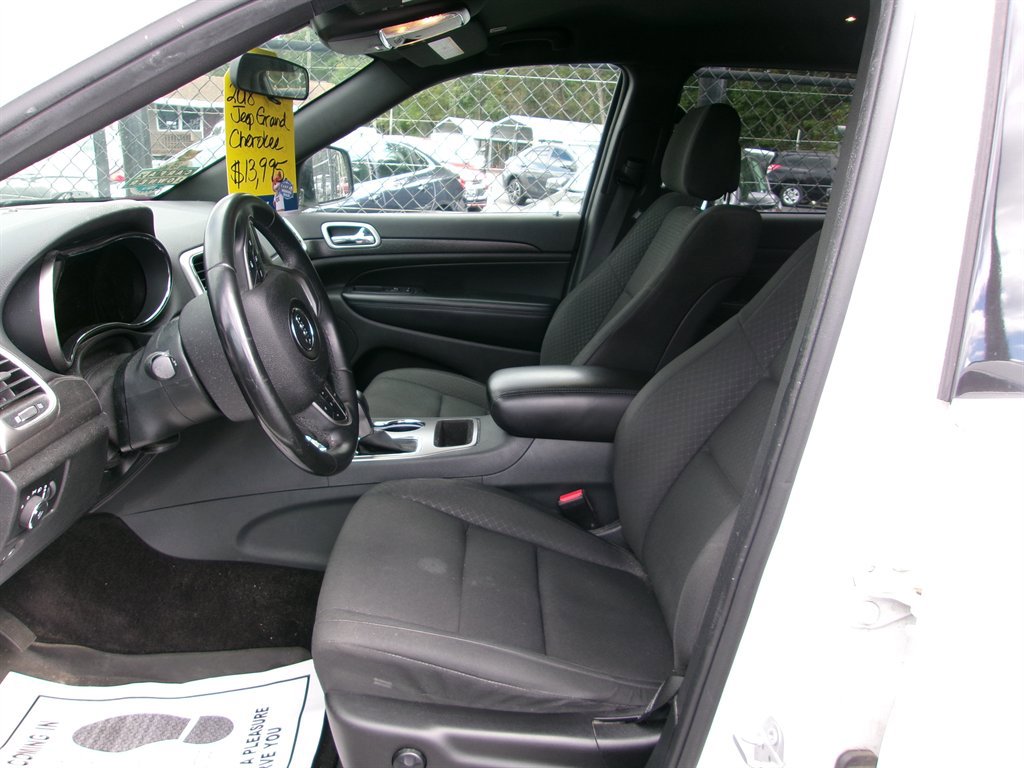 Used 2018 Jeep Grand Cherokee Laredo image 13