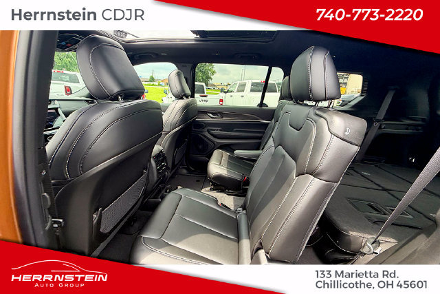 New 2026 Jeep Grand Cherokee L Limited w/ Limited Altitude Package AWD/4WD image 26