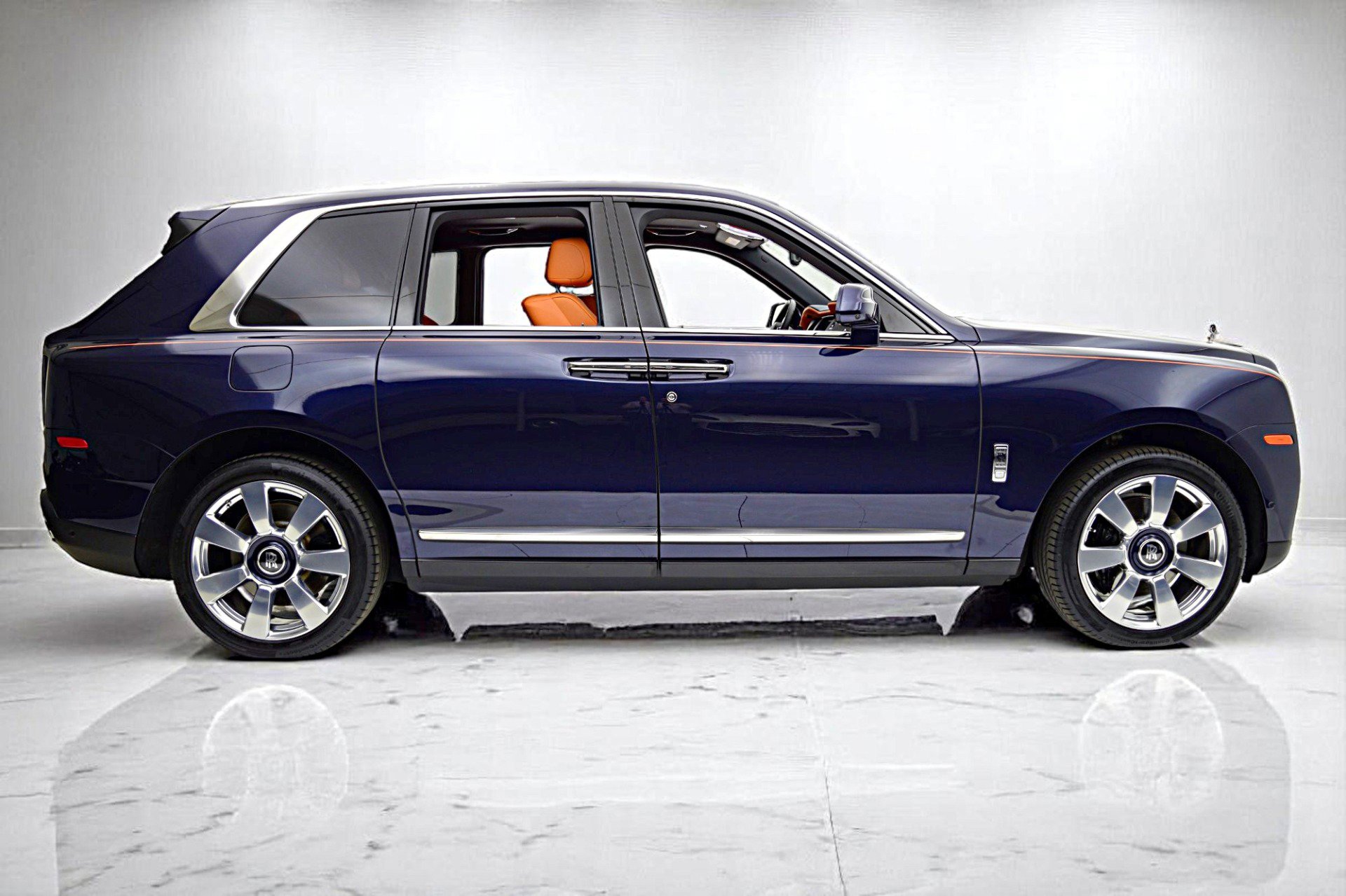 Used 2025 Rolls-Royce Cullinan image 18