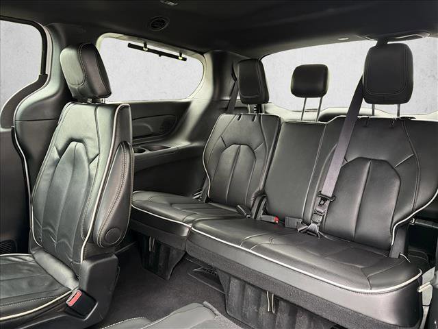 Used 2025 Chrysler Pacifica Limited FWD image 25