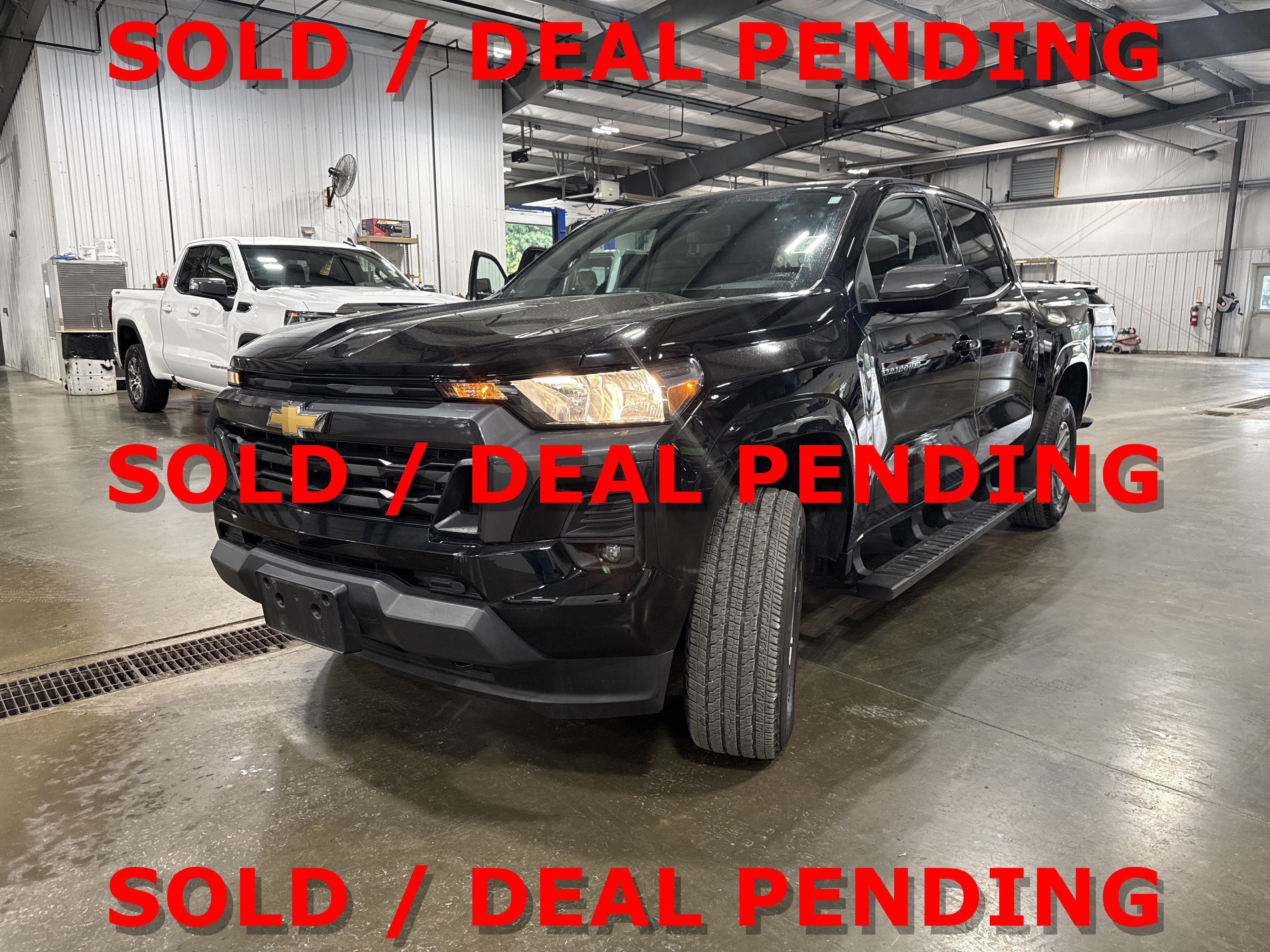 Used 2024 Chevrolet Colorado LT w/ LT Convenience Package AWD/4WD image 6