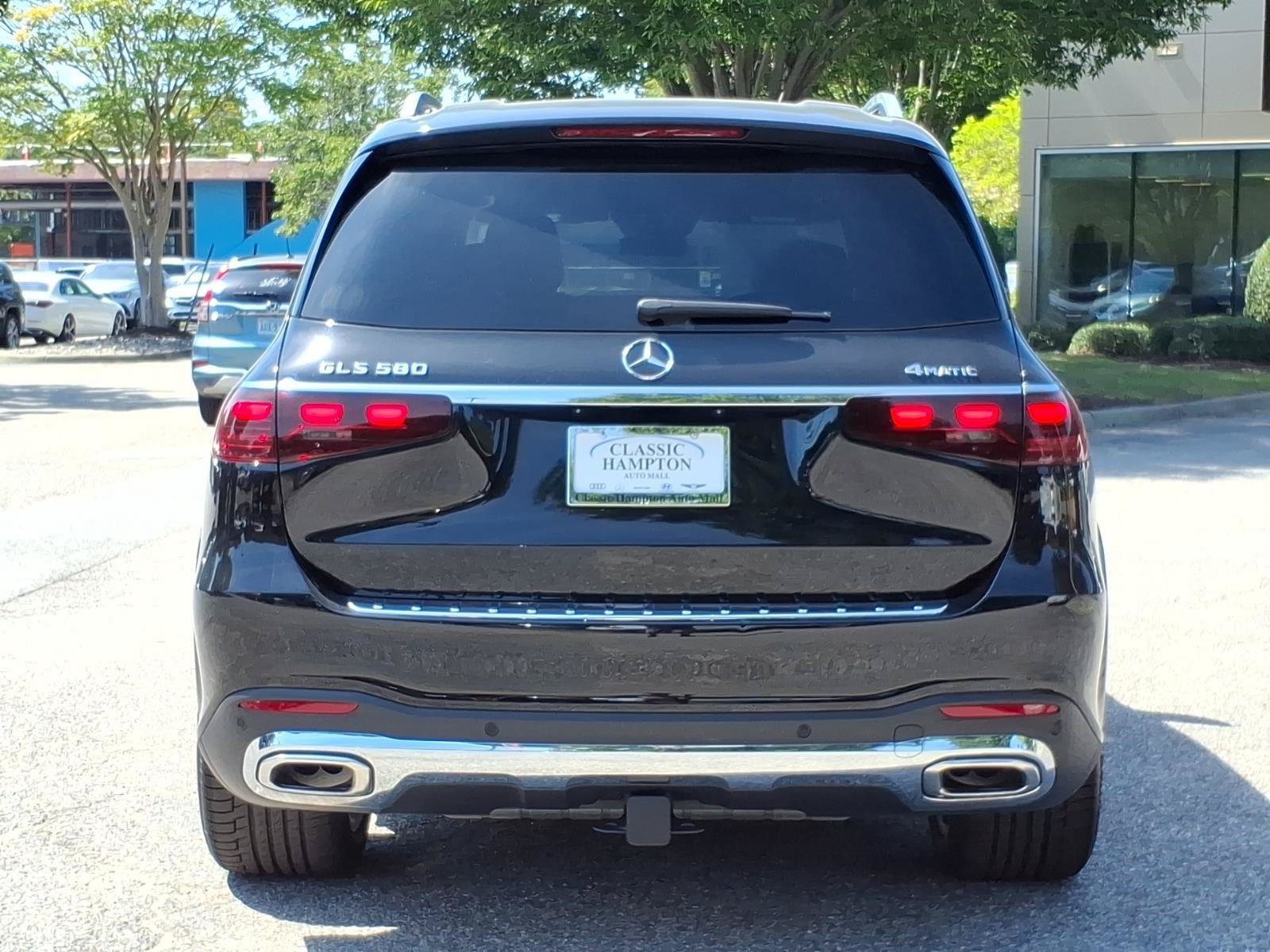 Used 2025 Mercedes-Benz GLS 580 4MATIC image 9
