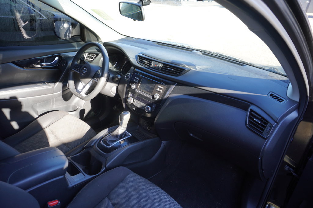 Used 2017 Nissan Rogue Sport SV AWD/4WD image 8